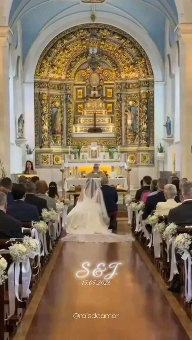 Entrada da noiva na igreja